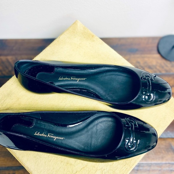 SALVATORE FERRAGAMO  Patent Leather Broni Ballet Flats Sz 8. Made in Italy - Picture 4 of 12